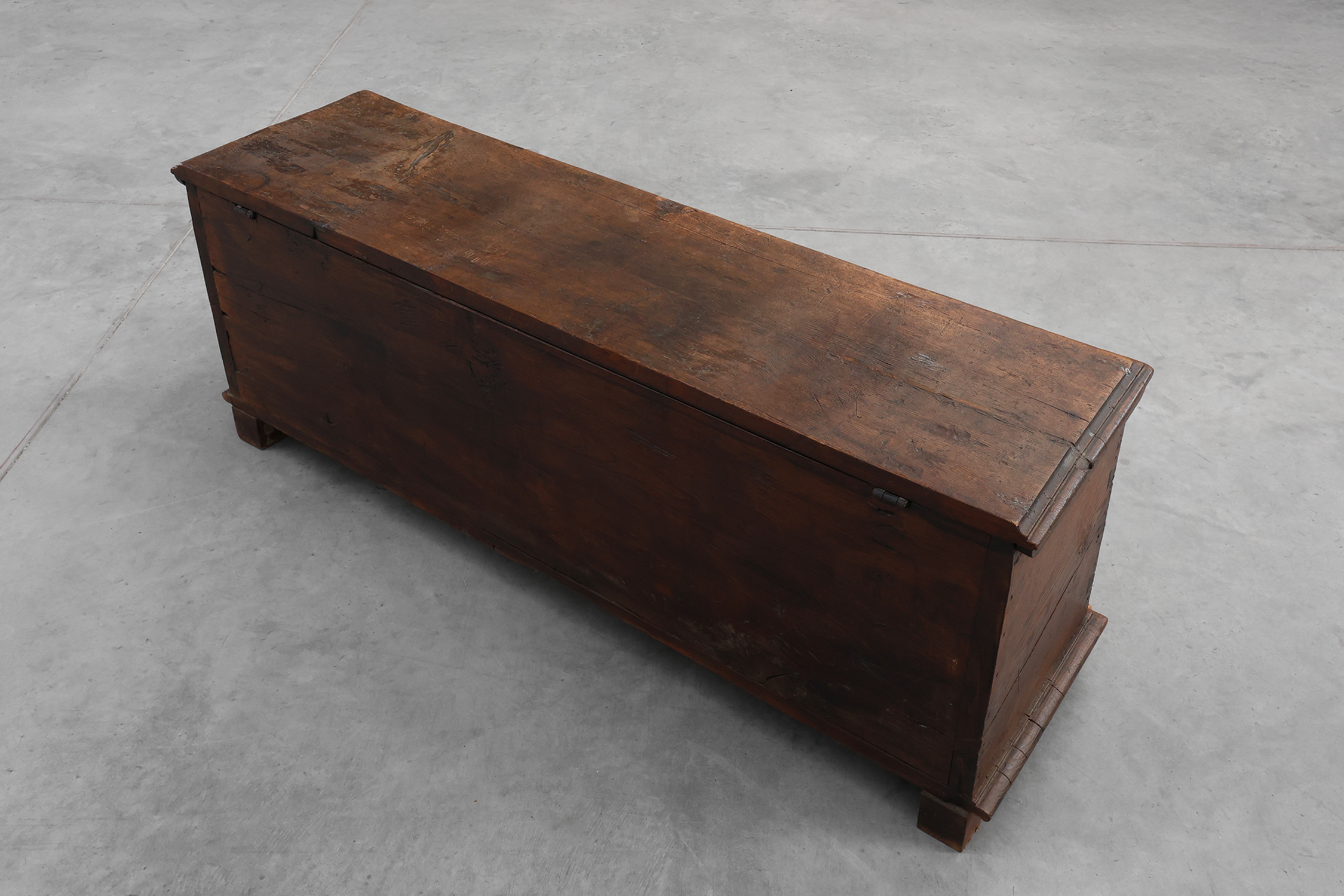 Rare Large Gothic 16th century carved solid oak chest, Francethumbnail